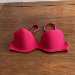 Warner's Women’s red, slightly lined contour/underwire T-shirt Bra